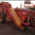 खेत से पत्थर चुनने वाली आधुनिक मशीन