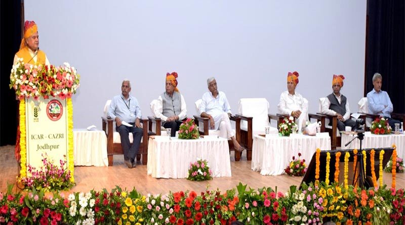 केंद्रीय मंत्री श्री नरेंद्र सिंह तोमर ने केंद्रीय शुष्क क्षेत्र अनुसंधान संस्थान (काजरी), जोधपुर में 4 नई सुविधाओं का उद्घाटन किया