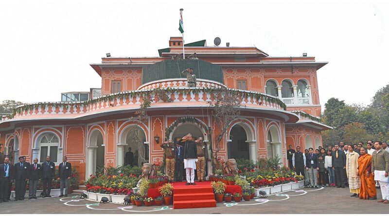 राजस्थान में मुख्यमंत्री ने निवास पर फहराया ध्वज  