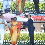 मध्यप्रदेश के राजस्व आयुक्त और 15 जिला कलेक्टरों को राष्ट्रपति श्रीमती मुर्मू ने भूमि सम्मान पुरस्कार प्रदान किये