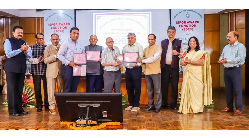 धान की परंपरागत किस्मों के संरक्षण के लिए रायपुर कृषि विश्वविद्यालय के वैज्ञानिक सम्मानित
