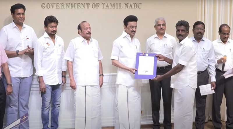 तमिलनाडु सरकार ने कृषि मशीनीकरण को बढ़ावा देने के लिए किसानों को वीएसटी पावर टिलर वितरित किए