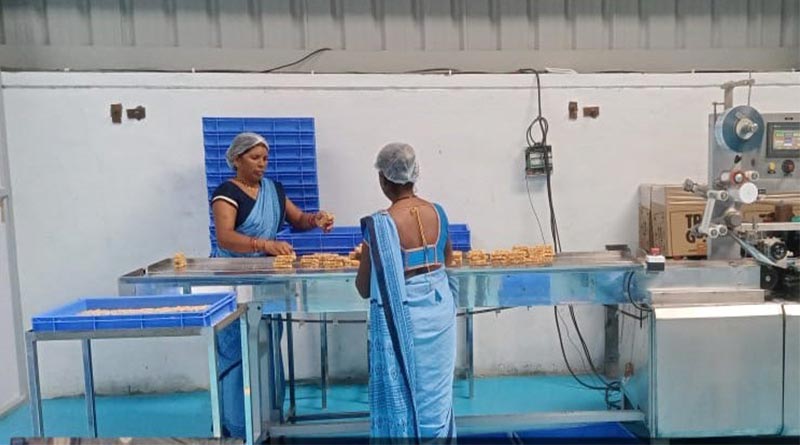 छत्तीसगढ़ की महिलाएं कर रही वृहद पैमाने पर मिलेट चिक्की बनाने का काम