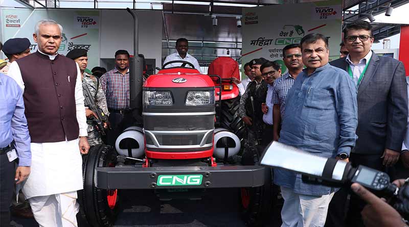महिंद्रा ने कृषि मेला एग्रोविजन में सीएनजी ट्रैक्टर का अनावरण किया