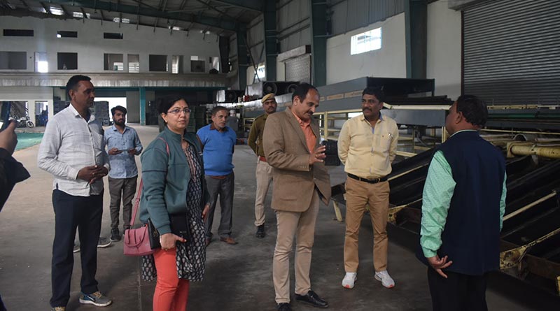 राजस्थान : झालावाड कलेक्टर ने एग्रो फूड स्पाइसेस एवं संतरा ग्रेडिंग - पैकेजिंग यूनिट का निरीक्षण किया