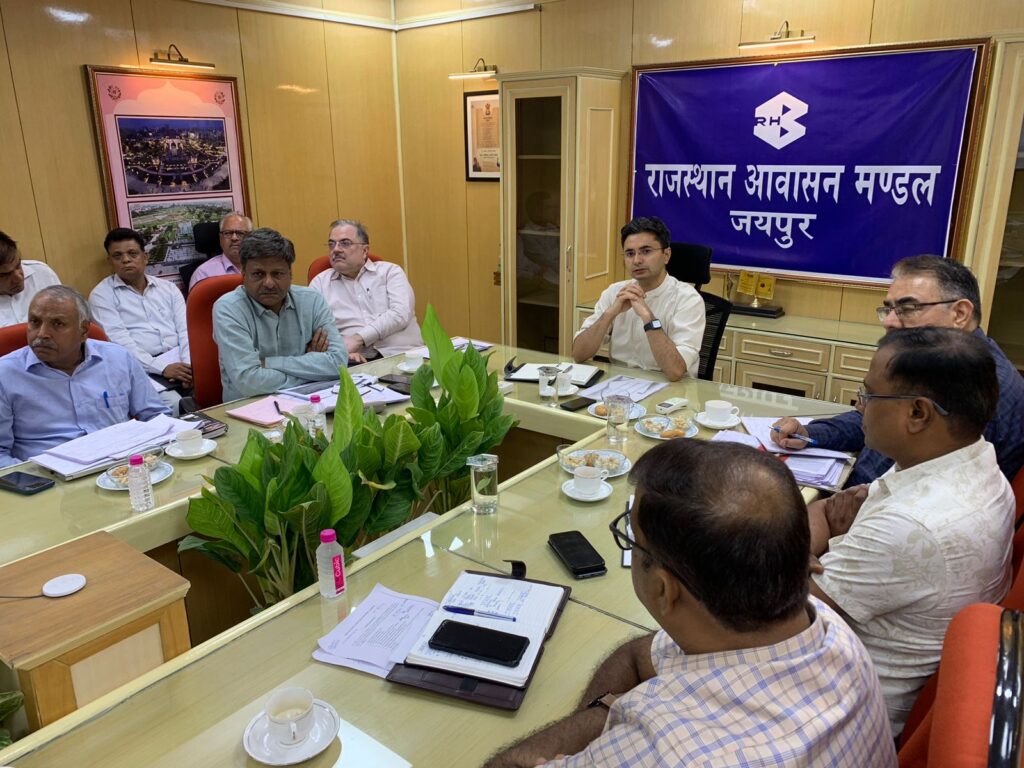 निर्माणाधीन परियोजनाओं की समीक्षा बैठक— मंडल द्वारा निर्माणाधीन कार्यों की गुणवत्ता व समयावधि के मामले में नहीं किया जाएगा
