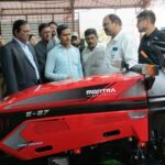 कोंकण क्षेत्र में आम उत्पादकों की सहायता हेतु महाराष्ट्र राज्य आम उत्पादक संघ द्वारा आयोजित कृषि सम्मेलन एवं प्रदर्शनी में इलेक्ट्रिक ट्रैक्टर रहा आकर्षण का केंद्र