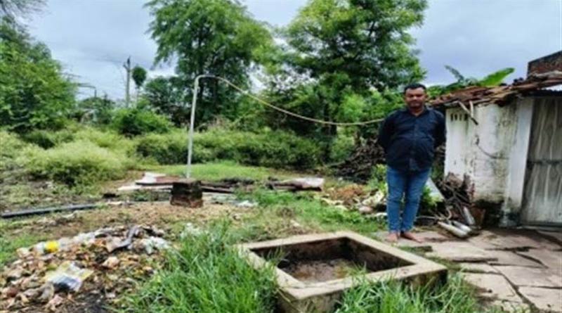 स्लरी से जैविक खाद बना रहे कृषक सुरजीत पटेल