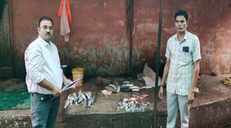 प्रतिबंध के बावजूद मछली बेचने पर की कार्यवाही