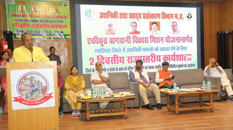 किसान उद्यानिकी फसले अपनाकर आय बढाए: श्री कुशवाह