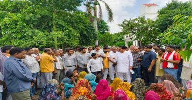 कृषि मंत्री ने वर्षा-प्रभावित परिवारों को राहत सामग्री वितरित की