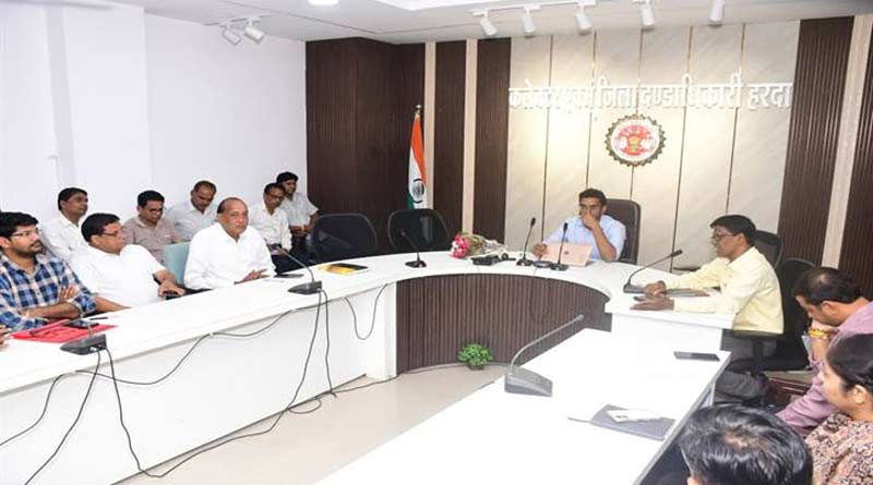 सभी किसानों को सुगमता पूर्वक उर्वरक उपलब्ध कराएं