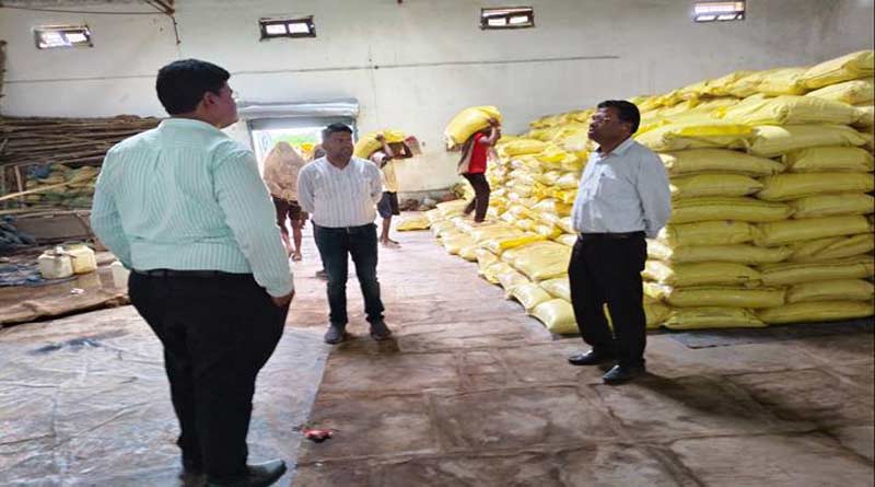 उर्वरक वितरण केंद्र एवं उपार्जन केंद्र का अधिकारियों ने किया निरीक्षण