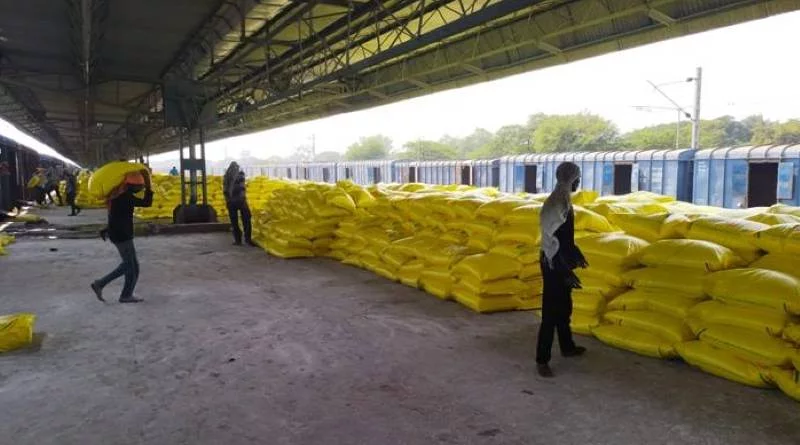 Madhya Pradesh: शिवपुरी में खरीफ सीजन में अब तक 53 हजार मै.टन खाद वितरित, नई यूरिया रैक भी पहुंची