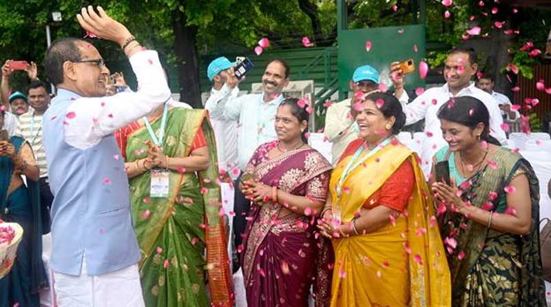 शिवराज सिंह ने स्वतंत्रता दिवस पर दीदियों और किसानों से की मुलाकात, बोले– आत्मनिर्भरता ही असली आज़ादी