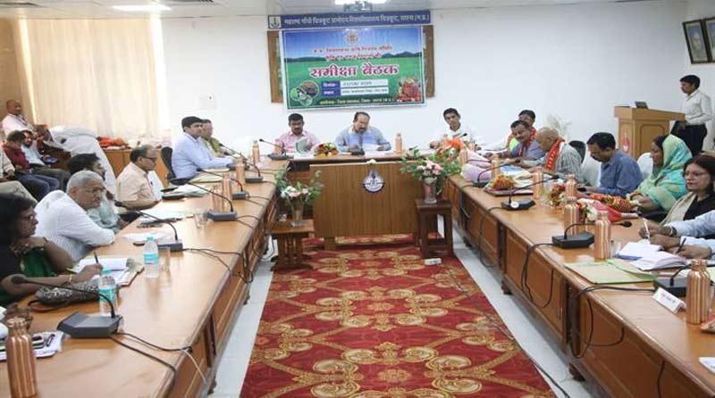 सतना में कृषि विकास समिति की समीक्षा बैठक, दुग्ध उत्पादन व फसल विविधीकरण पर विशेष जोर