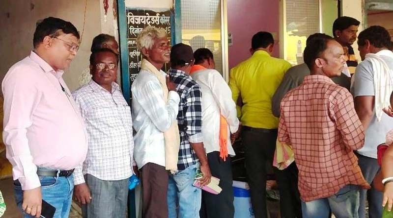 छत्तीसगढ़: अधिक मूल्य पर खाद बेचने वालों पर कृषि विभाग की कार्रवाई, किसानों को ₹266 में दिलाई खाद