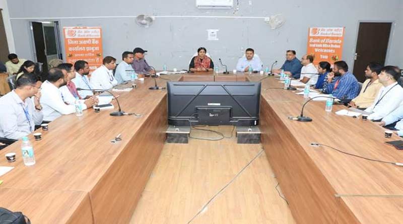 प्रधानमंत्री फसल बीमा योजना अन्तर्गत कोई भी पात्र कृषक लाभ से वंचित न रहे- कलेक्टर  