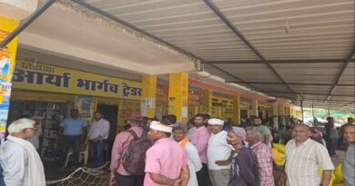 रीवा में खाद का निरंतर वितरण जारी, किसान आवश्यकतानुसार करें उठाव - अपर कलेक्टर