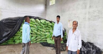 छतरपुर जिले में खाद वितरण व भंडारण केंद्रों का निरीक्षण
