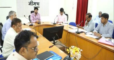 नीमच कलेक्टर ने की ए.पी.सी.सम्बद्ध विभागों की योजनाओं की समीक्षा