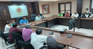 रीवा जिला प्रशासन व किसान संगठनों के बीच खाद बिक्री पर हुई चर्चा