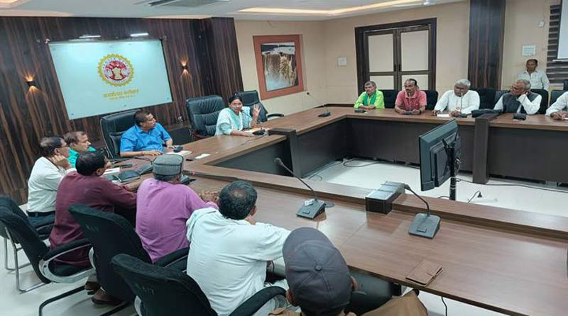 रीवा जिला प्रशासन व किसान संगठनों के बीच खाद बिक्री पर हुई चर्चा