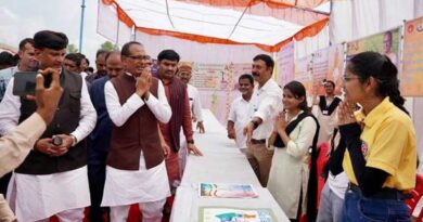 सतना में 27,700 मीट्रिक टन यूरिया की आपूर्ति, केंद्रीय मंत्री बोले - आवश्यकता के अनुसार बढ़ेगी व्यवस्था 
