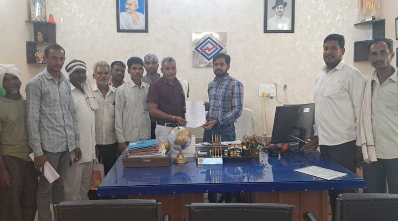 बिजली समस्या को लेकर किसानों ने ज्ञापन सौंपा