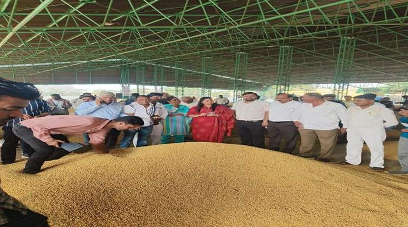 किसानों ने पहले दिन उत्साह के साथ मंडियों में बेची सोयाबीन उपज, भावांतर योजना का लिया लाभ