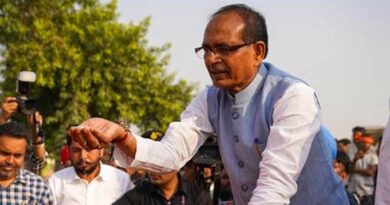 मंत्री शिवराज सिंह ने "समन्यु हनी" मधुमक्खी पालन केंद्र का किया दौरा, किसानों से की चर्चा; पराली प्रबंधन पर जोर दिया