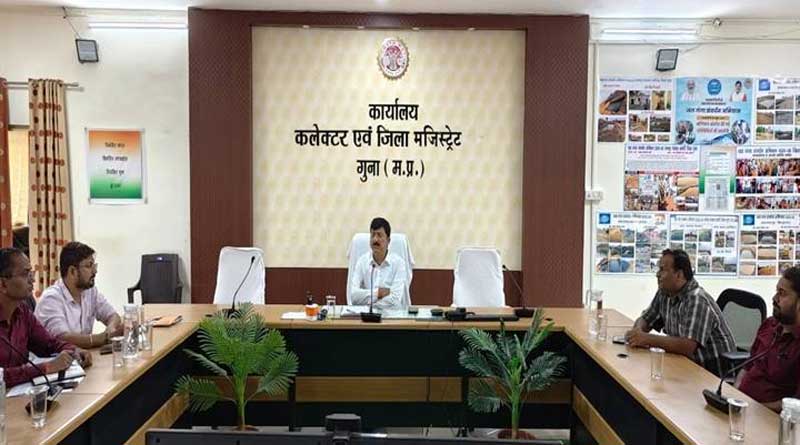 गुना में पॉलीहाउस विस्तार के संबंध में बैठक संपन्न, कलेक्टर ने सब्सिडी और लोन प्रक्रिया में तेजी लाने के दिए निर्देश