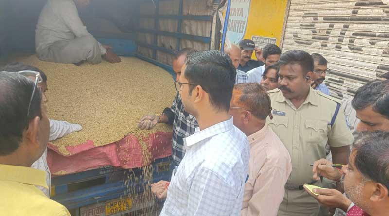 अपर कलेक्टर ने संयोगितागंज मंडी प्रांगण का किया निरीक्षण