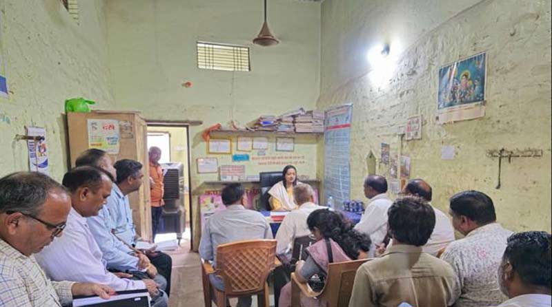 बड़वानी कलेक्टर ने दुग्ध उत्पादक सहकारी संस्था का निरीक्षण किया