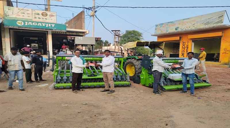 कृषकों को अनुदान पर कृषि यंत्र उपलब्ध