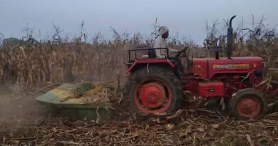 मक्के के खेतों में स्लेशर से नरवाई प्रबंधन का सफल प्रयोग