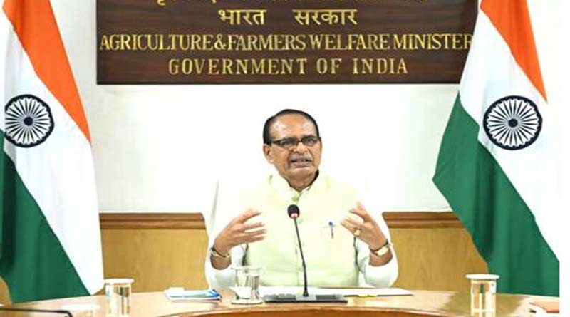 फसल बीमा में गड़बड़ी पर भड़के शिवराज: बोले- 1 रुपए का बीमा क्लेम किसानों के साथ भद्दा मजाक,  अधिकारियों को दी चेतावनी