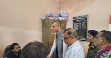 जब तक किसान लाइन में हों, खाद वितरण निरंतर जारी रखें - मुरैना कलेक्टर