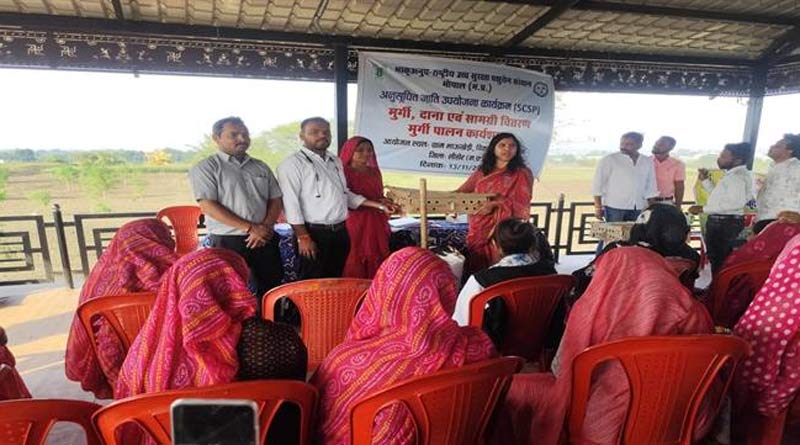 सीहोर की महिलाएं बनेंगी ‘लखपति दीदी’: 155 महिलाओं को मिले कड़कनाथ चूजे, सालभर में होगी 1.5 लाख तक की कमाई