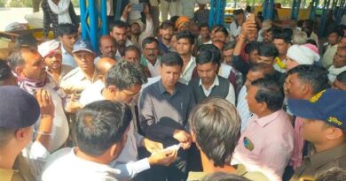 हरदा मंडी में कमिश्नर ने लिया भावांतर योजना का जायजा, बोले- किसान साफ-सुथरी सोयाबीन लाएं, मिलेगा अधिकतम मूल्य