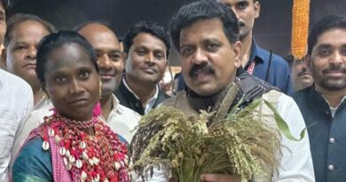 रायपुर : उपमुख्यमंत्री विजय शर्मा ने भारत की मिलेट्स क्वीन लहरी बाई बैगा को किया सम्मानित