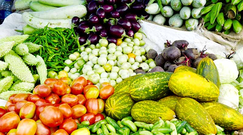 मौसमी सब्जियां उगाकर आत्मनिर्भर बनी महिला कृषक रेखा सिंह, अब हर महीने कामा रही हजारों रुपए