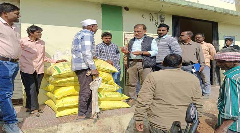 आलीराजपुर जिले में खाद वितरण का सतत निरीक्षण जारी