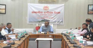 धार्मिक क्षेत्रों में फूलों की खेती को दिया जाए बढ़ावा: संभागायुक्त श्री सिंह