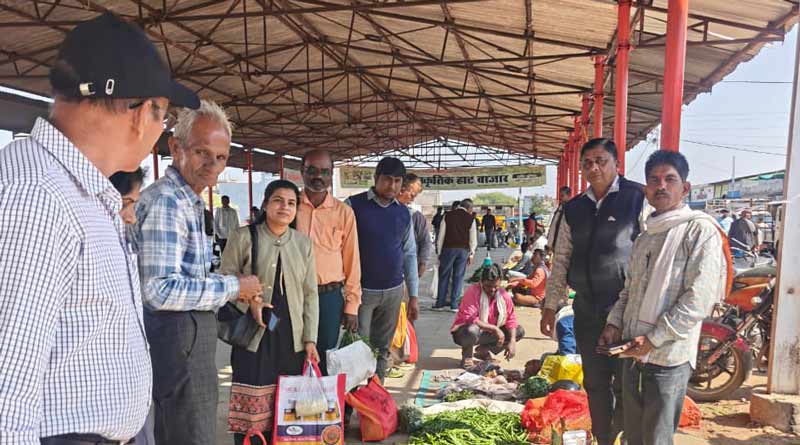 गुरैया सब्जी मंडी के जैविक हाट बाजार में दिखा भारी उत्साह