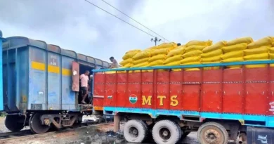 कृषि विस्तार अधिकारियों की निगरानी में हो रहा यूरिया का वितरण