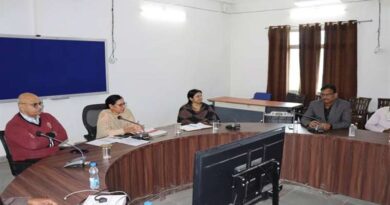 फूलों की खेती करने वाले किसानों को कलेक्टर ने किया प्रोत्साहित