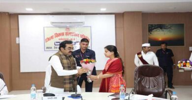 नर्मदापुरम जिले में एक जिला एक उत्पाद के तहत रेशम की अपार संभावनाएं - मंत्री श्री सिंह