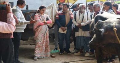 पशुपालकों के घर पहुंची कलेक्टर