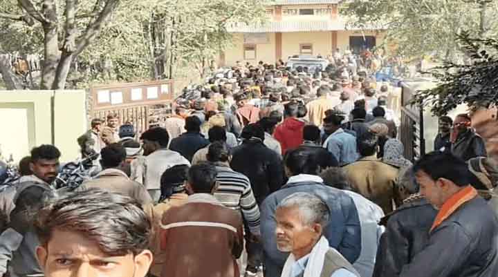 छतरपुर: खाद की ब्लैक मार्केटिंग पर किसानों का फट पड़ा गुस्सा, कई हाईवे ठप